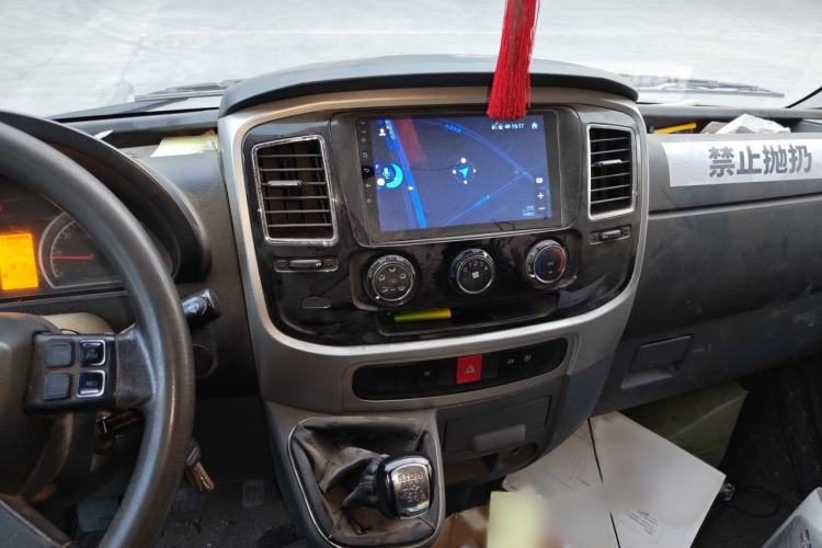 Used Dongfeng Yufeng 2021 2.0T Power King Front-Drive Logistics Vehicle Long Wheelbase High Roof 6-9 Seats China VI ZD20 Audio And AC Panel