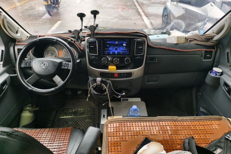 Used Dongfeng Yufeng 2021 2.3T Power King Front-Drive Logistics Van Long Wheelbase High Roof 6-9 Seats China VI Standard M9T Center Console