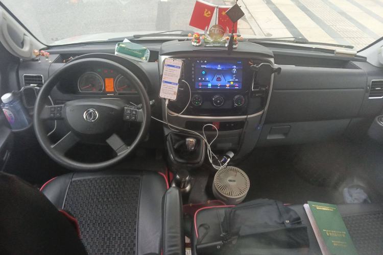 Used Dongfeng Yufeng 2021 2.0T Power King Front-Drive Logistics Vehicle Long Wheelbase Mid-Roof Design 6–9 Seats China VI Emission Standard ZD20 Center Console
