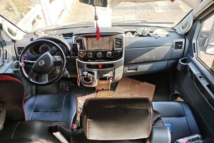 Used Dongfeng Yufeng 2021 2.0T Power King Front-Drive Logistics Vehicle Long Wheelbase High Roof 6-9 Seats China VI ZD20 Center Console