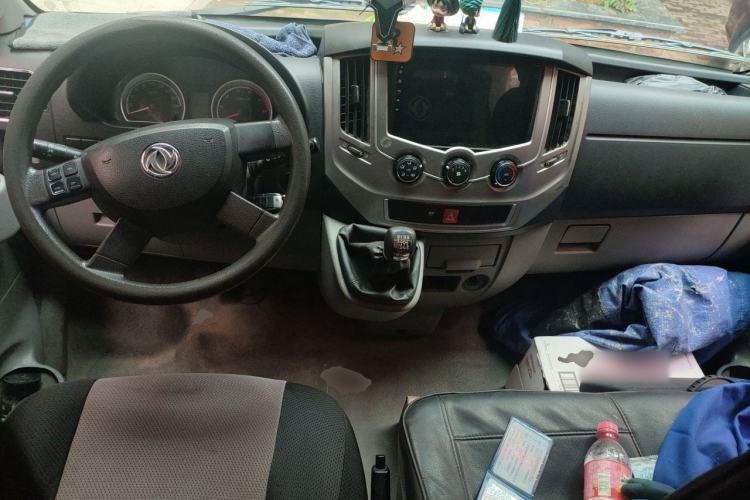 Used Dongfeng Yufeng 2021 2.3T V9 Logistics Vehicle Short Wheelbase Low Roof 5-9 Seater China V Emission Standard WP2.3 Center Console