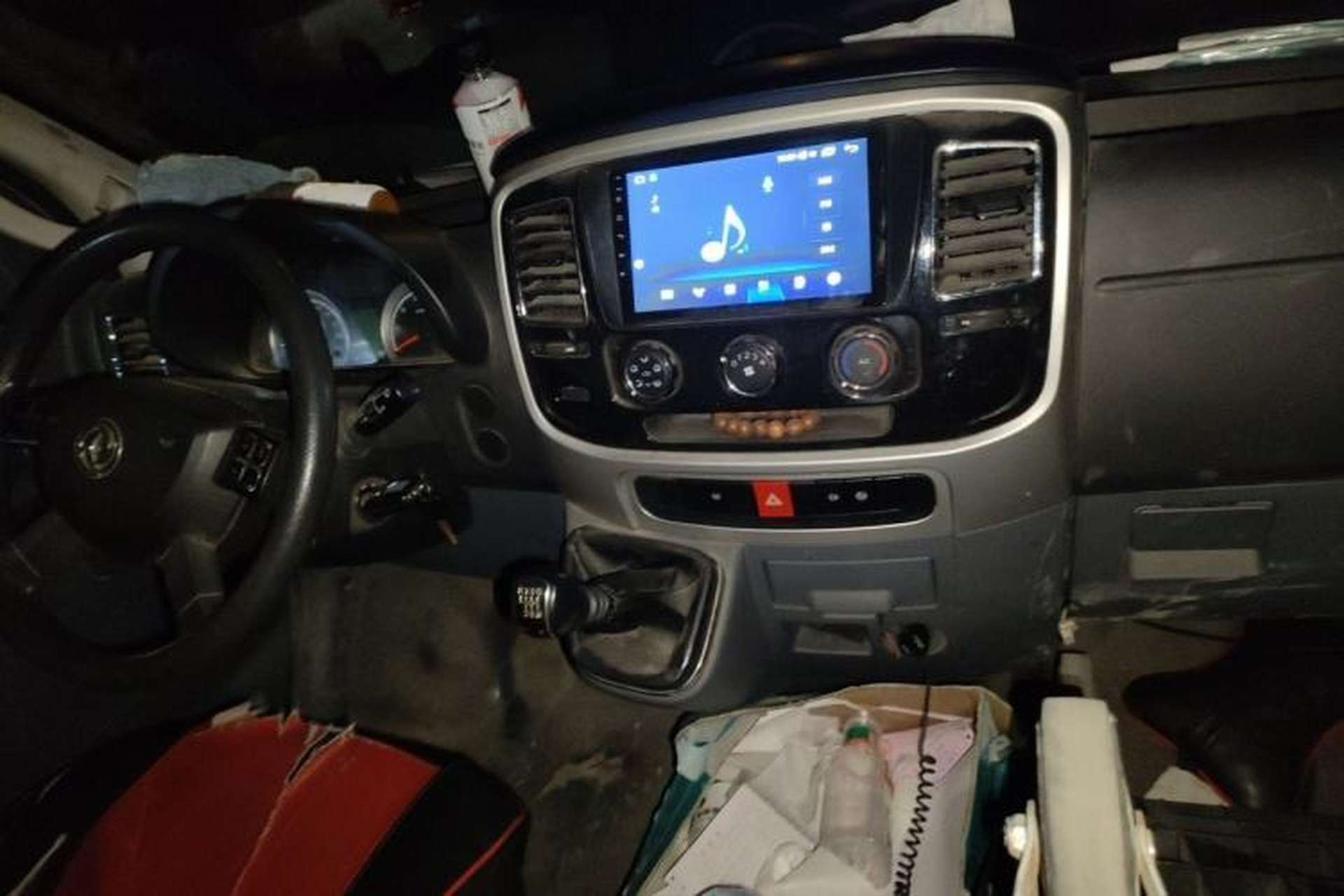 Used Dongfeng Yufeng 2021 2.0T Power King Front-Drive Logistics Van Short Wheelbase Low Roof 5-9 Seater China VI Emission Standard ZD20 Center Console