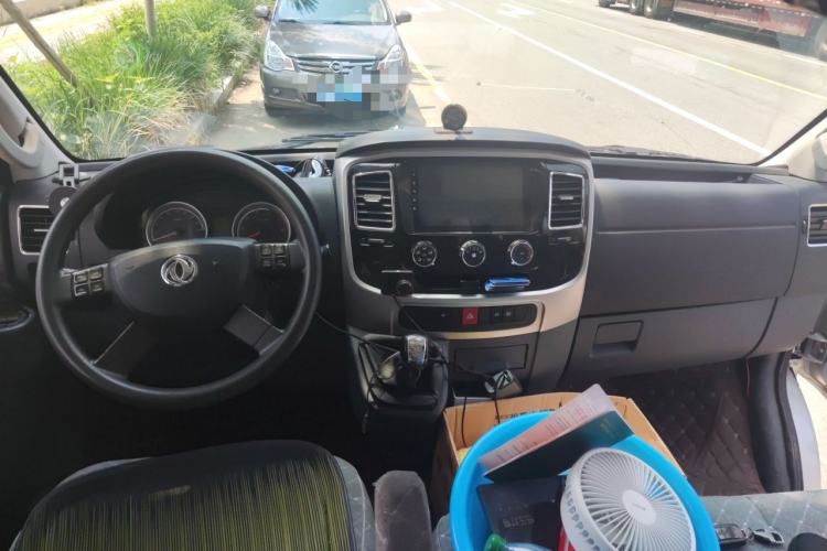 Used Dongfeng Yufeng 2021 2.0T Value-Added Logistics Vehicle Long Wheelbase Mid-Roof Design 6–9 Seats China VI Standard D20 Center Console