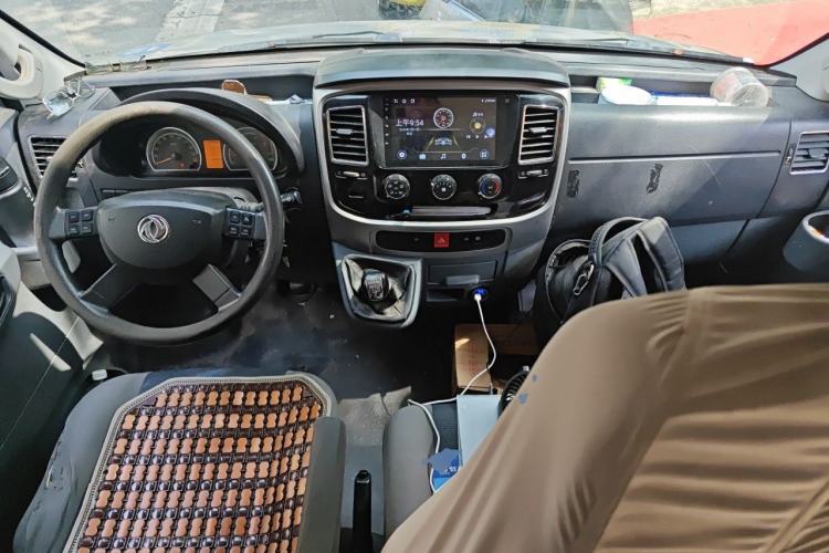 Used Dongfeng Yufeng 2021 2.3T Power King Front-Drive Logistics Van Long Wheelbase Mid-Roof 6–9 Seats China VI Standard M9T Center Console