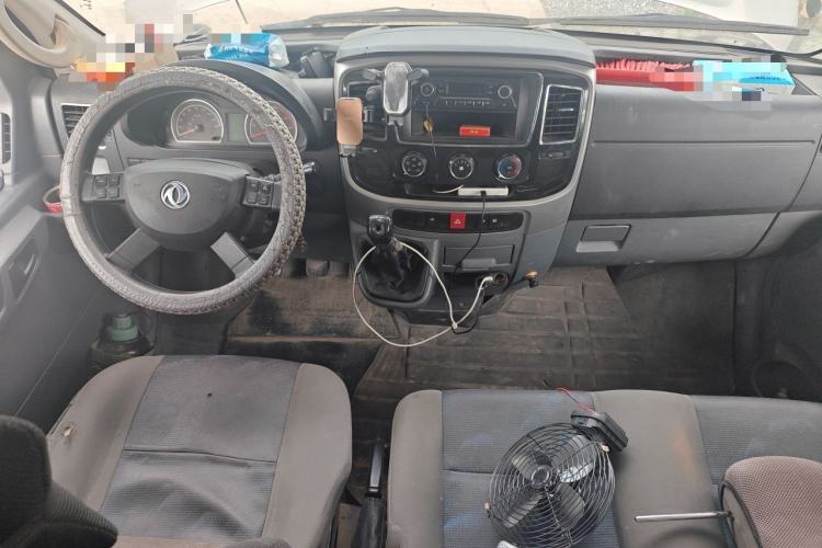 Used Dongfeng Yufeng 2021 2.3T Power King Front-Drive Logistics Van Long Wheelbase Mid-Roof 6–9 Seats China VI Standard M9T Center Console