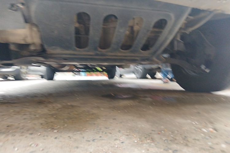 Used Dongfeng Yufeng 2021 2.3T Front-Drive Logistics Vehicle Short Wheelbase Mid-Roof 5-9 Seater China VI Standard M9T Chassis Front