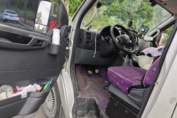 Used Dongfeng Yufeng 2021 2.3T Power King Front-Drive Van Short Wheelbase Mid-Roof 3-Seater China VI Standard M9T Driver Seat