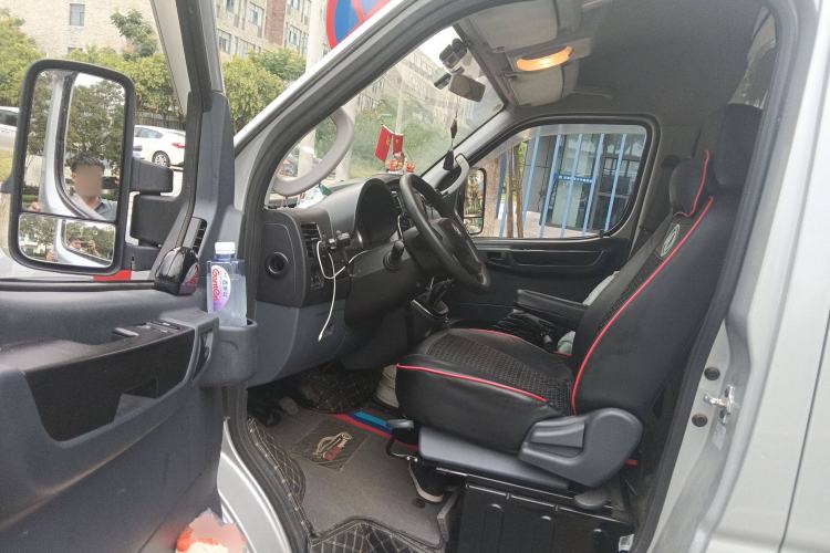 Used Dongfeng Yufeng 2021 2.0T Power King Front-Drive Logistics Vehicle Long Wheelbase Mid-Roof Design 6–9 Seats China VI Emission Standard ZD20 Driver Seat