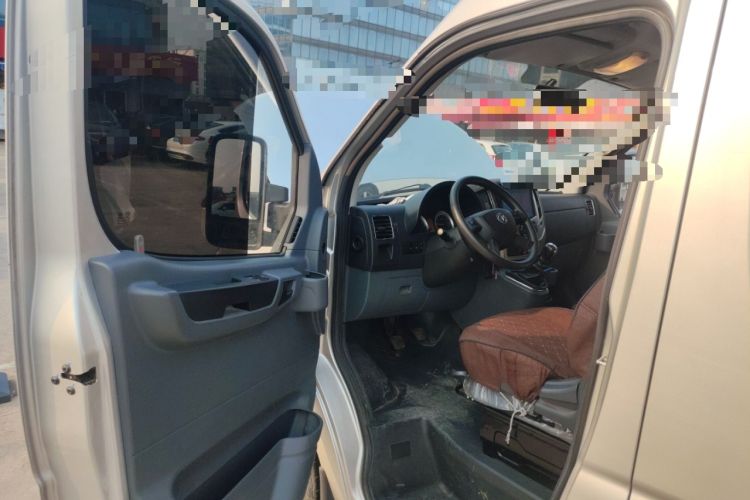 Used Dongfeng Yufeng 2021 2.0T Rear-Drive Logistics Vehicle Short Wheelbase Mid-Roof 5-9 Seaters China VI Standard D20 Driver Seat