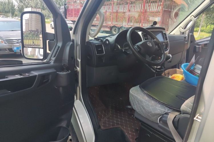 Used Dongfeng Yufeng 2021 2.0T Value-Added Logistics Vehicle Long Wheelbase Mid-Roof Design 6–9 Seats China VI Standard D20 Driver Seat