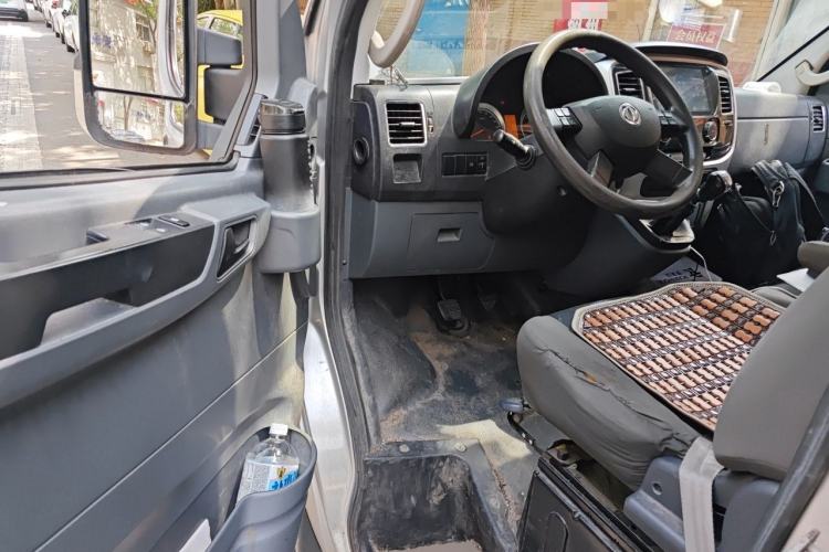 Used Dongfeng Yufeng 2021 2.3T Power King Front-Drive Logistics Van Long Wheelbase Mid-Roof 6–9 Seats China VI Standard M9T Driver Seat