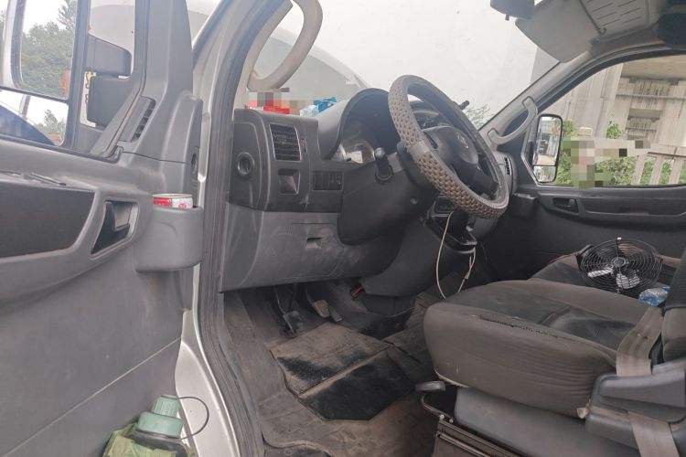 Used Dongfeng Yufeng 2021 2.3T Power King Front-Drive Logistics Van Long Wheelbase Mid-Roof 6–9 Seats China VI Standard M9T Driver Seat