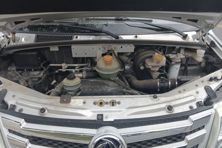 Used Dongfeng Yufeng 2021 2.0T Power King Front-Drive Logistics Vehicle Long Wheelbase Mid-Roof Design 6–9 Seats China VI Emission Standard ZD20 Engine Bay