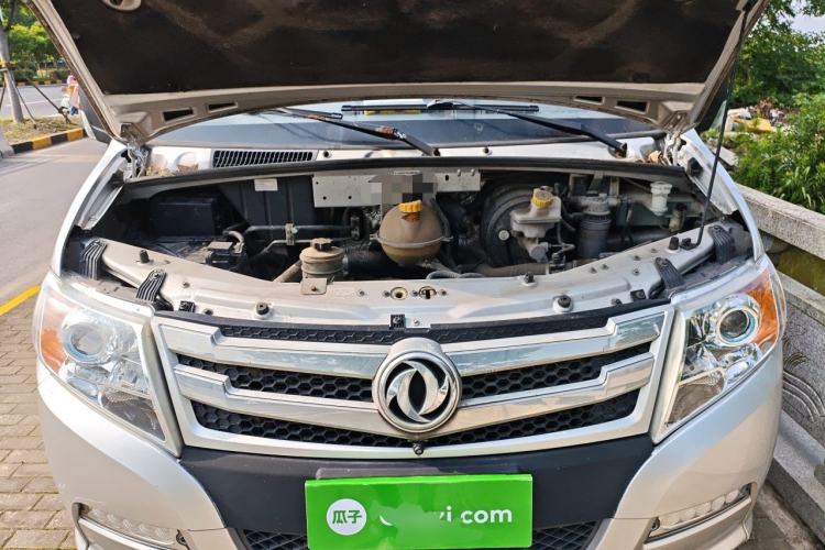 Used Dongfeng Yufeng 2021 2.0T Power King Front-Drive Logistics Vehicle Long Wheelbase High Roof 6-9 Seats China VI ZD20 Engine Bay