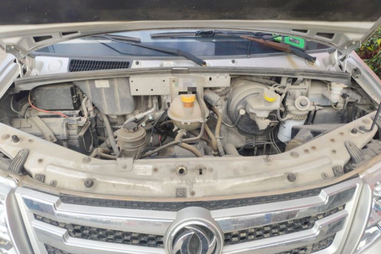 Used Dongfeng Yufeng 2021 2.3T V9 Logistics Vehicle Long Wheelbase Mid-Roof Design 6-9 Seats China V Emission Standard WP2.3 Engine Bay