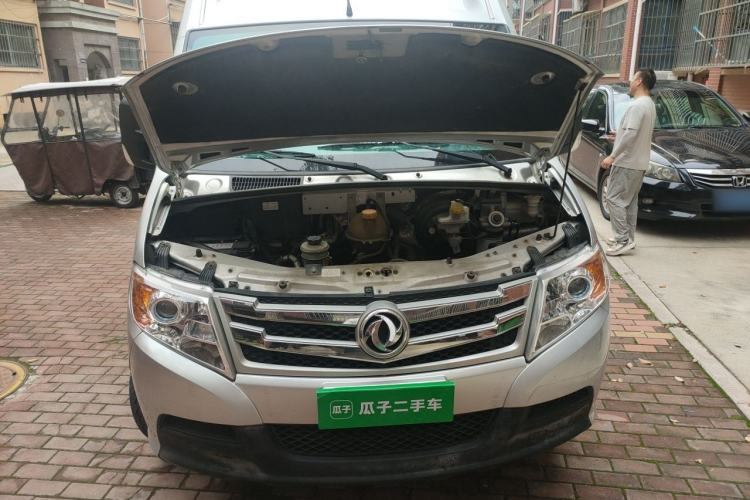 Used Dongfeng Yufeng 2021 2.3T V9 Logistics Vehicle Short Wheelbase Low Roof 5-9 Seater China V Emission Standard WP2.3 Engine Bay