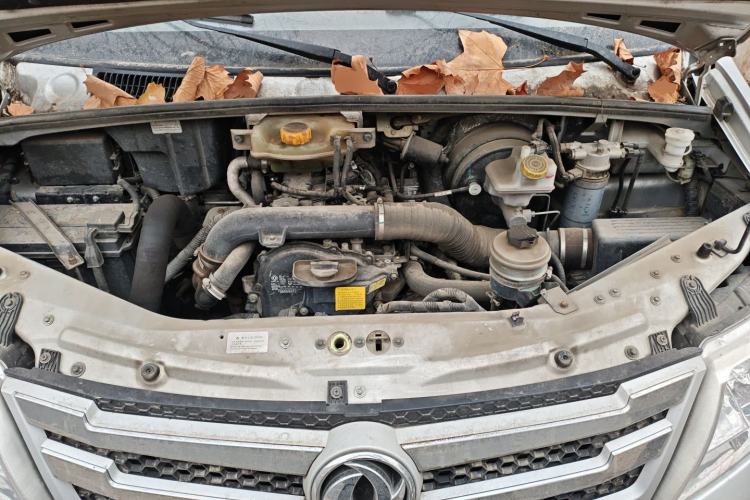 Used Dongfeng Yufeng 2021 2.3T Power King Rear-Drive Logistics Vehicle Long Wheelbase High Roof Dual Rear Tires 6–9 Seats China VI Standard M9T Engine Bay