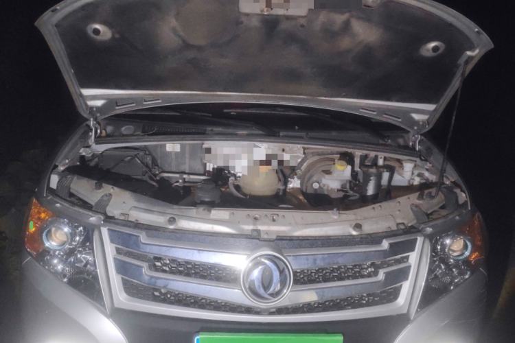 Used Dongfeng Yufeng 2021 2.3T Power King Front-Drive Van Long Wheelbase Mid-Roof 3-Seater China VI Standard M9T Engine Bay