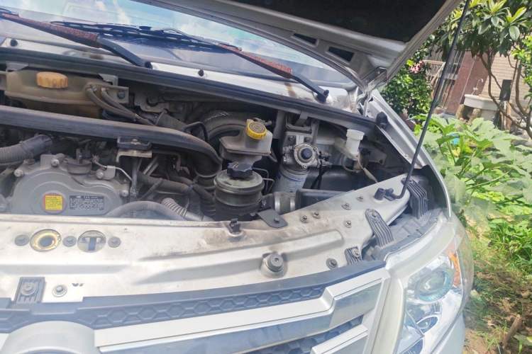 Used Dongfeng Yufeng  Engine Bay Left