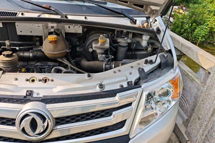 Used Dongfeng Yufeng 2021 2.0T Power King Front-Drive Logistics Vehicle Long Wheelbase High Roof 6-9 Seats China VI ZD20 Engine Bay Left