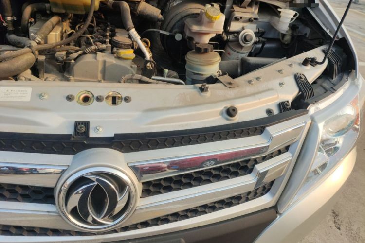 Used Dongfeng Yufeng 2021 2.0T Rear-Drive Logistics Vehicle Short Wheelbase Mid-Roof 5-9 Seaters China VI Standard D20 Engine Bay Left