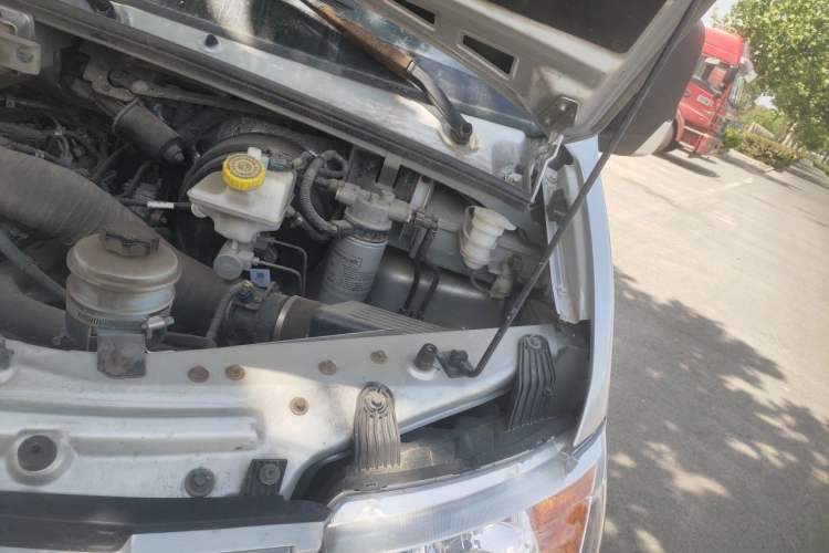 Used Dongfeng Yufeng  Engine Bay Left