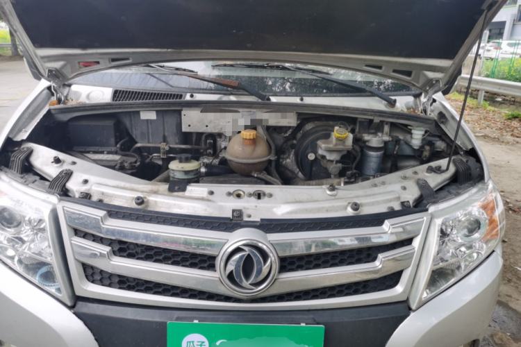 Used Dongfeng Yufeng 2021 2.0T Power King Front-Drive Logistics Vehicle Long Wheelbase Mid-Roof Design 6–9 Seats China VI Emission Standard ZD20 Engine Bay