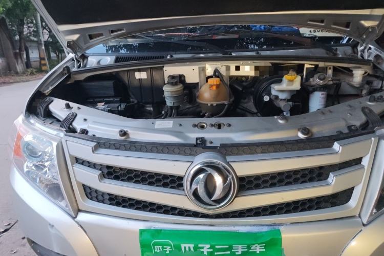 Used Dongfeng Yufeng 2021 2.5T V9 Value-Added Logistics Vehicle Short Wheelbase Mid-Roof Design 5-9 Seater China V Emission Standard ZD25 Engine Bay