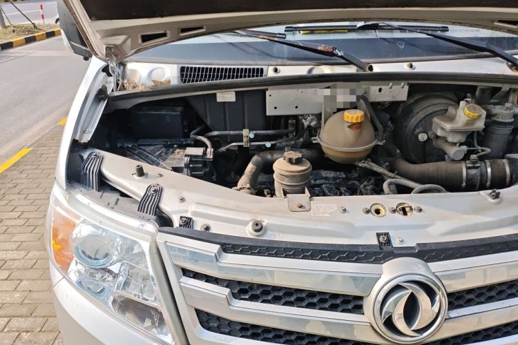 Used Dongfeng Yufeng 2021 2.0T Power King Front-Drive Logistics Vehicle Long Wheelbase High Roof 6-9 Seats China VI ZD20 Engine Bay Right
