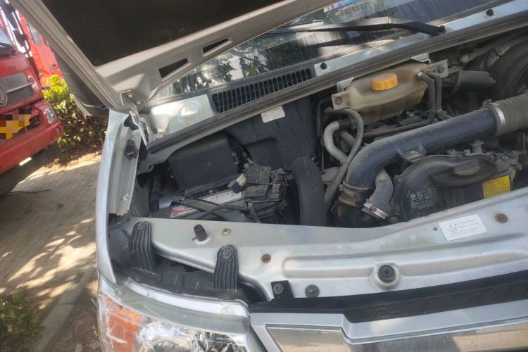 Used Dongfeng Yufeng  Engine Bay Right