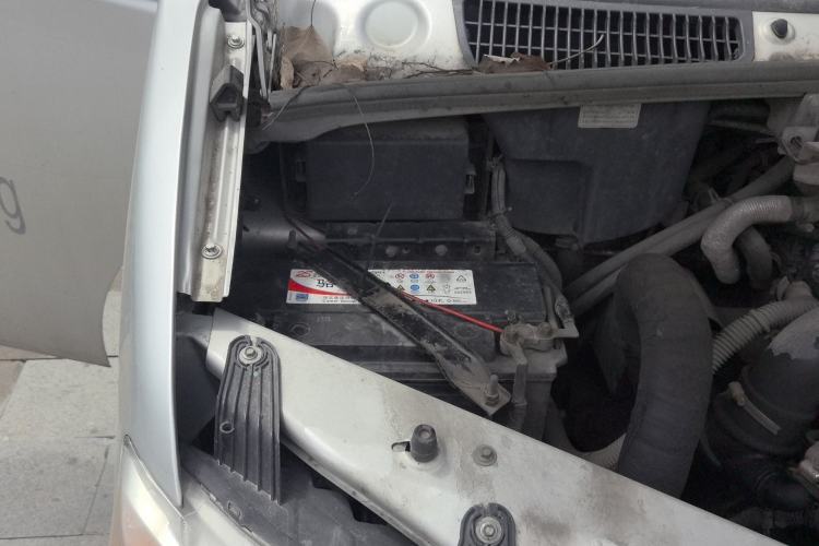 Used Dongfeng Yufeng 2021 2.3T Power King Rear-Drive Van Long Wheelbase High Roof Dual Rear Tires 3-Seater China VI Standard M9T Engine Bay Right