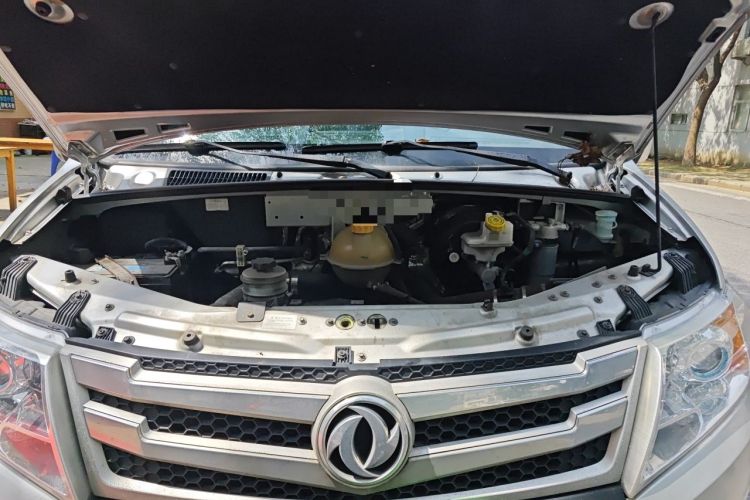 Used Dongfeng Yufeng 2021 2.3T Power King Front-Drive Logistics Van Long Wheelbase Mid-Roof 6–9 Seats China VI Standard M9T Engine Bay