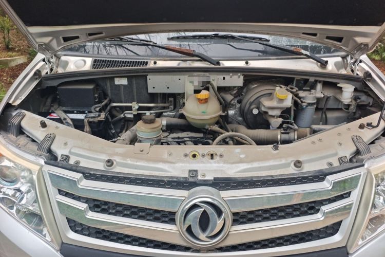 Used Dongfeng Yufeng 2021 2.3T Power King Front-Drive Logistics Vehicle Short Wheelbase Mid-Roof Design 5-9 Seater China VI Emission Standard M9T Engine Bay