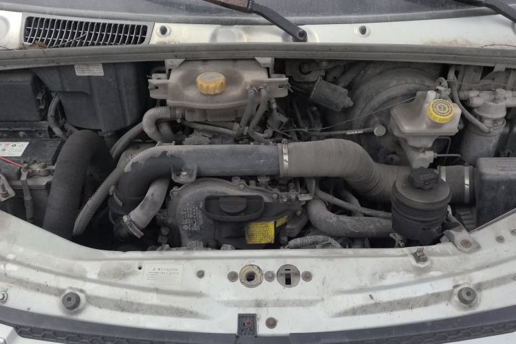 Used Dongfeng Yufeng 2021 2.3T Power King Rear-Drive Van Long Wheelbase High Roof Dual Rear Tires 3-Seater China VI Standard M9T Engine Bay