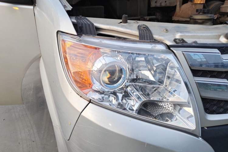 Used Dongfeng Yufeng 2021 2.0T Power King Front-Drive Logistics Vehicle Long Wheelbase High Roof 6-9 Seats China VI ZD20 Exterior 6