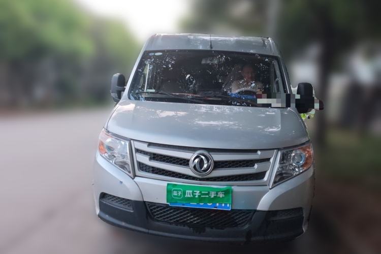 Used Dongfeng Yufeng 2021 2.5T V9 Value-Added Logistics Vehicle Short Wheelbase Mid-Roof Design 5-9 Seater China V Emission Standard ZD25 Front
