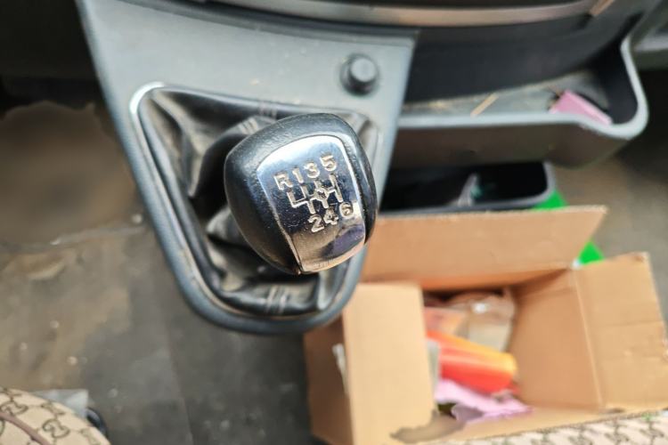 Used Dongfeng Yufeng 2021 2.3T Power King Rear-Drive Logistics Vehicle Long Wheelbase High Roof Dual Rear Tires 6–9 Seats China VI Standard M9T Gear Lever