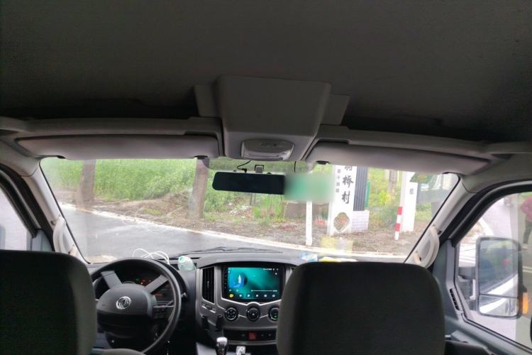 Used Dongfeng Yufeng 2021 2.4T Rear-Drive Logistics Vehicle Short Wheelbase Mid-Roof Design 5–9 Seater China VI Emission Standard Model YCY24140-60 Headliner
