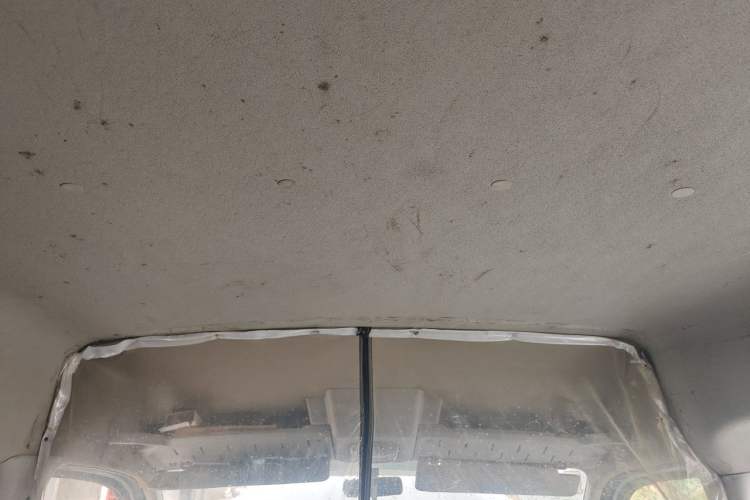 Used Dongfeng Yufeng 2021 2.3T Power King Front-Drive Logistics Van Long Wheelbase Mid-Roof 6–9 Seats China VI Standard M9T Headliner