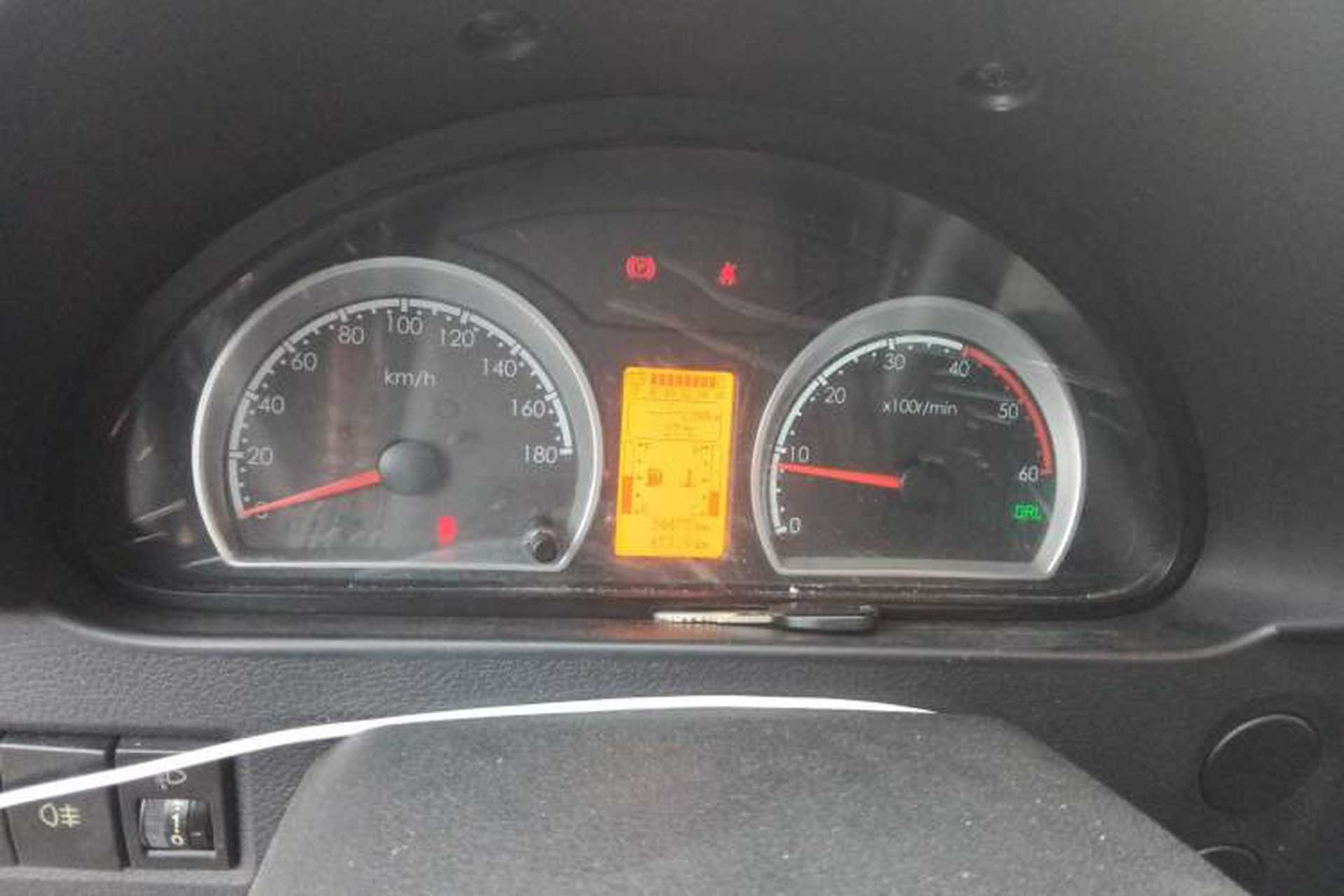 Used Dongfeng Yufeng 2021 2.0T Power King Front-Drive Logistics Vehicle Long Wheelbase Mid-Roof Design 6–9 Seats China VI Emission Standard ZD20 Instrument Cluster