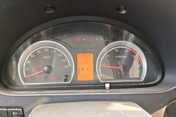 Used Dongfeng Yufeng 2021 2.0T Power King Front-Drive Logistics Vehicle Long Wheelbase High Roof 6-9 Seats China VI ZD20 Instrument Cluster