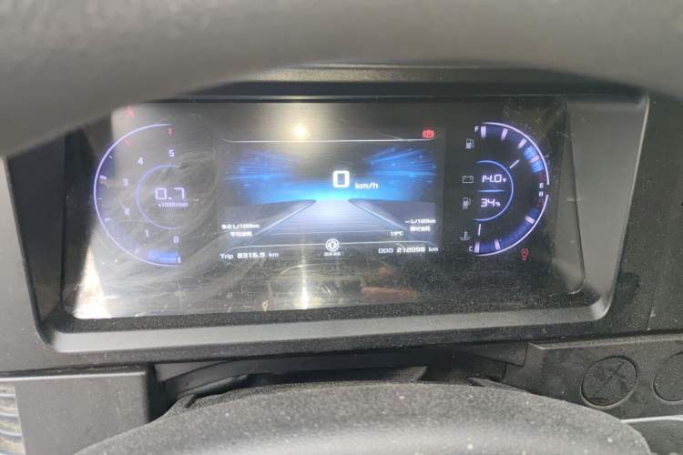 Used Dongfeng Yufeng 2021 2.0T Value Edition Van Long Wheelbase High Roof 3-Seater China VI Standard D20 Instrument Cluster