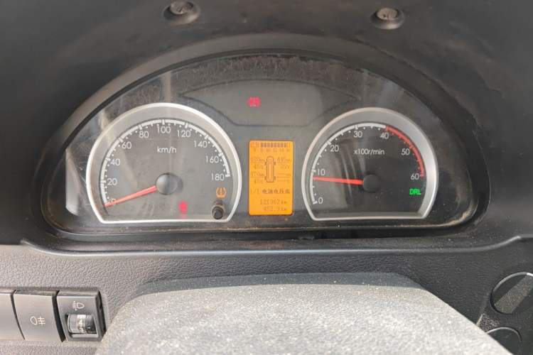 Used Dongfeng Yufeng 2021 2.3T Power King Front-Drive Logistics Van Long Wheelbase Mid-Roof 6–9 Seats China VI Standard M9T Instrument Cluster
