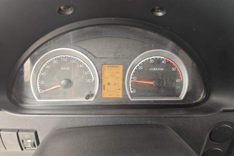 Used Dongfeng Yufeng 2021 2.3T Power King Front-Drive Logistics Van Long Wheelbase Mid-Roof 6–9 Seats China VI Standard M9T Instrument Cluster