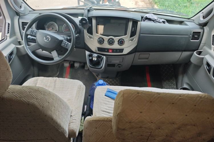 Used Dongfeng Yufeng 2021 2.3T Power King Front-Drive Logistics Vehicle Short Wheelbase Mid-Roof Design 5-9 Seater China VI Emission Standard M9T Interior 2