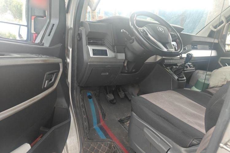 Used Dongfeng Yufeng 2021 2.0T Value Edition Van Long Wheelbase Mid-Roof 3-Seater China VI Standard D20 Interior 3