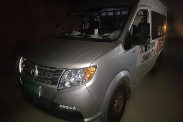 Used Dongfeng Yufeng 2021 2.0T Power King Front-Drive Logistics Van Short Wheelbase Low Roof 5-9 Seater China VI Emission Standard ZD20