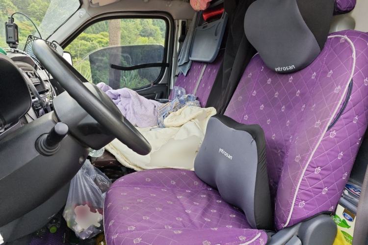 Used Dongfeng Yufeng 2021 2.3T Power King Front-Drive Van Short Wheelbase Mid-Roof 3-Seater China VI Standard M9T Left Front Seat