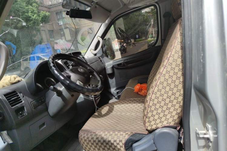 Used Dongfeng Yufeng 2021 2.0T Power King Front-Drive Logistics Vehicle Long Wheelbase Mid-Roof Design 6–9 Seats China VI Emission Standard ZD20 Left Front Seat