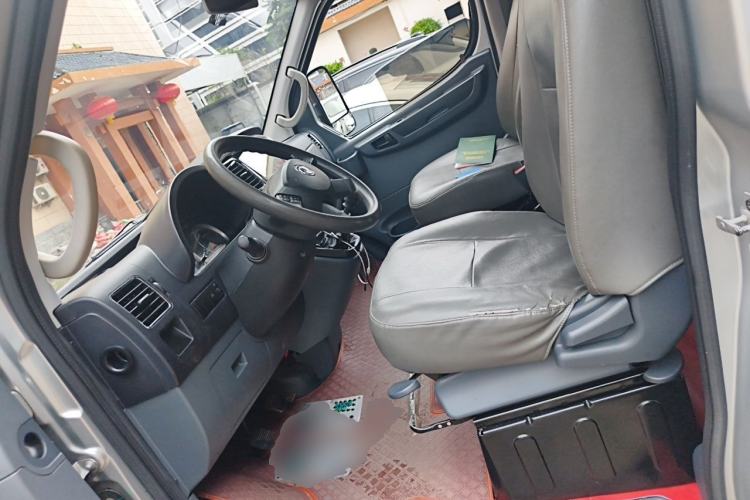Used Dongfeng Yufeng 2021 2.3T Front-Drive Logistics Vehicle Short Wheelbase Mid-Roof 5-9 Seater China VI Standard M9T Left Front Seat